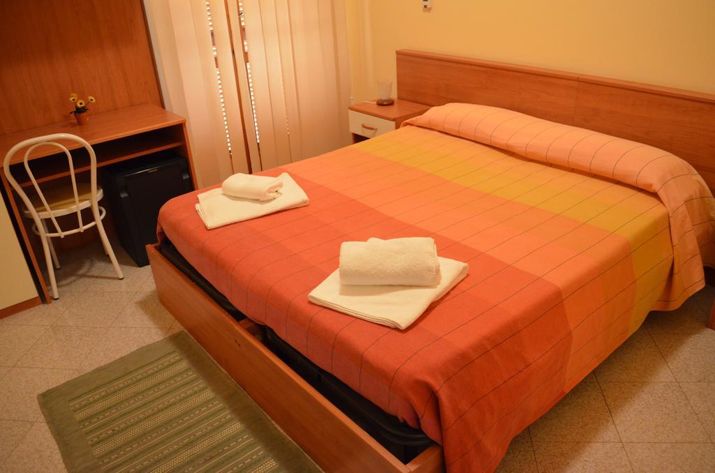 فيبو فالينتيا مارينا Hotel Barbieri الغرفة الصورة